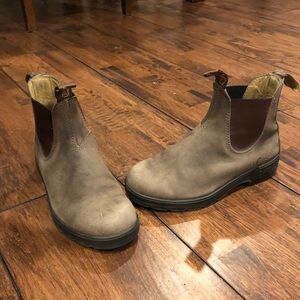Blundstones- brown